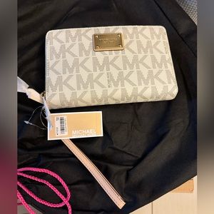 Michael Kors wallet NWT